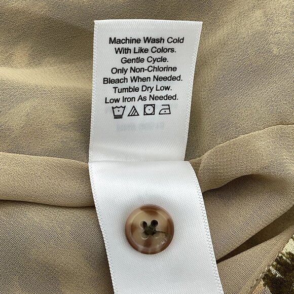 Coldwater Creek Sleeveless Lined Pintuck Bodice Button Front Animal Print Top LG - Picture 8 of 9